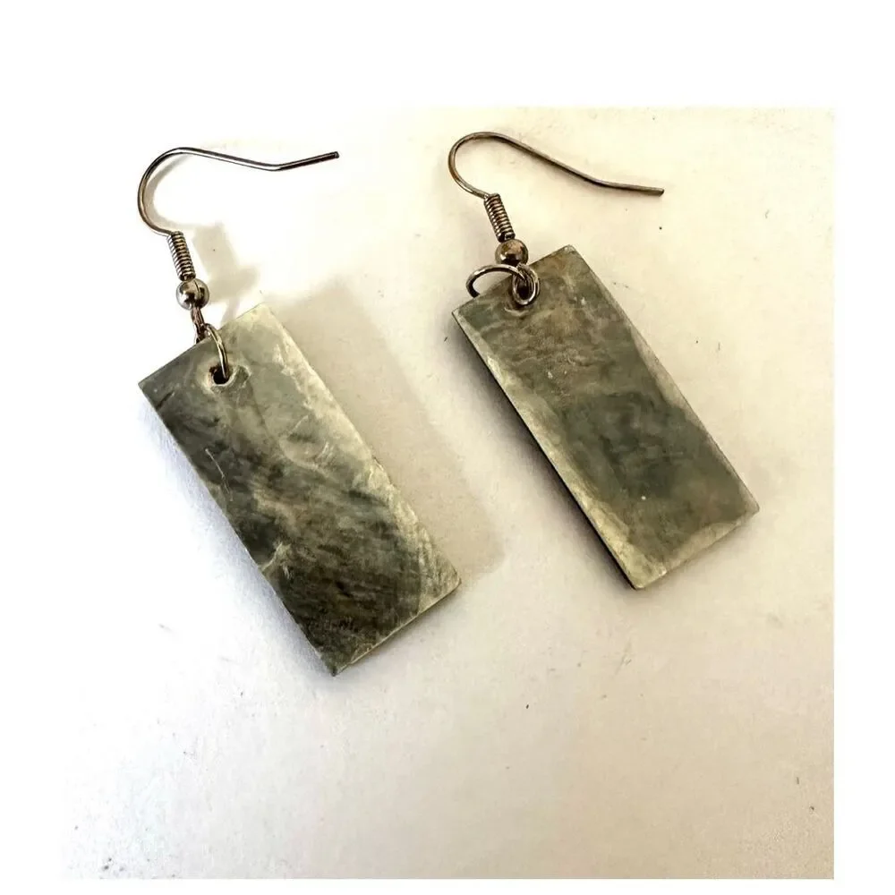 Black shell circle pattern  earrings